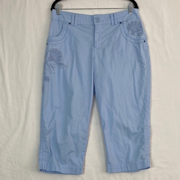 Gloria Vanderbilt Baby Blue Capris with Embroidery Size 12 - Picture 1 of 11